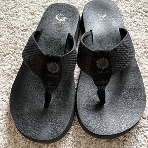 Like new yellow box flip flops